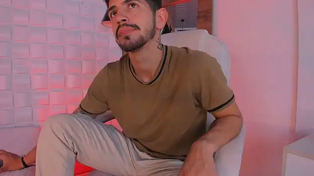 Snapshot of AlejandroStormm chatting on October 19, 2025, 3:42 am AlejandroStormm online show from October 19, 2025, 3:42 am