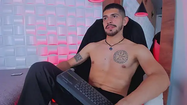 Snapshot of AlejandroStormm chatting on October 28, 2025, 9:25 pm AlejandroStormm online show from October 28, 2025, 9:25 pm