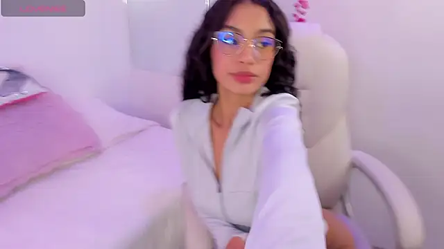 Anniie  Evans online show from March 25, 2026, 4:01 am