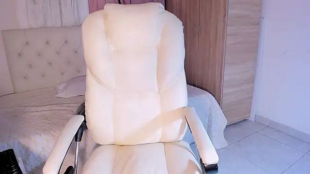 Snapshot of Emma_lorense22 chatting on October 11, 2025, 7:15 pm Emma lorense22 online show from October 11, 2025, 7:15 pm