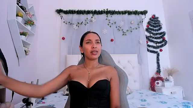 Emma lorense22 online show from December 20, 2025, 7:06 pm