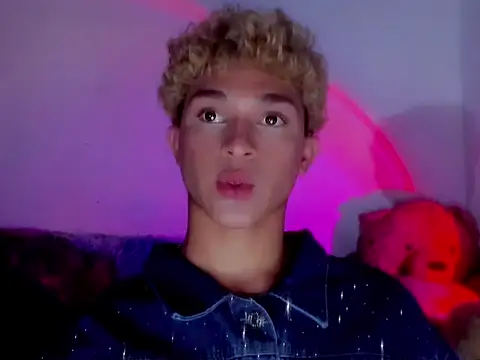 patrick angel6 online show from February 13, 2026, 5:18 am