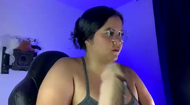 Snapshot of Leah_yuah_ chatting on February 24, 2025, 11:30 pm Leah yuah online show from February 24, 2025, 11:30 pm