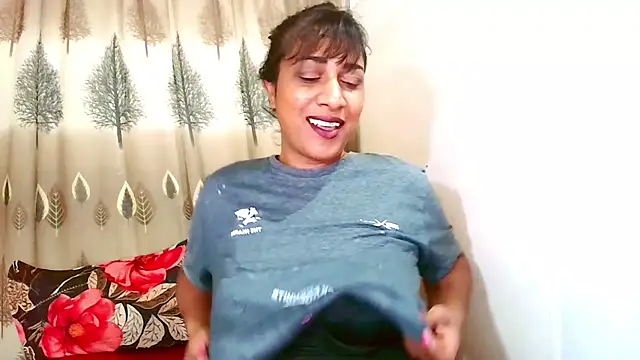 Snapshot of Indian_Erotic69 chatting on August 4, 2026, 5:23 am Indian Erotic69 online show from August 4, 2026, 5:23 am