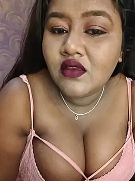 Snapshot of horny_diana chatting on August 5, 2026, 5:18 pm horny diana online show from August 5, 2026, 5:18 pm