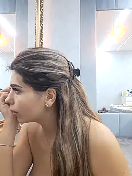 Bella Posh online show from November 14, 2025, 5:55 am