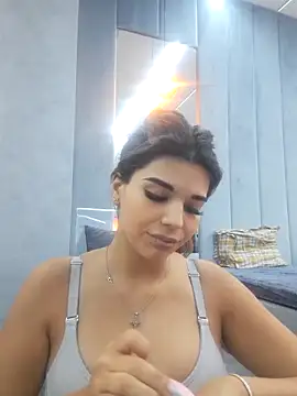 Bella Posh online show from October 14, 2025, 7:20 am