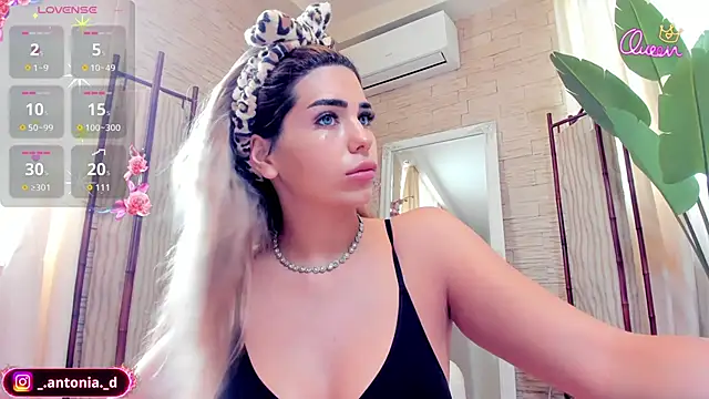 Snapshot of Bella_Posh chatting on June 2, 2026, 6:35 am Bella Posh online show from June 2, 2026, 6:35 am