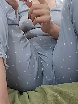 Snapshot of BUSE8821 chatting on December 5, 2025, 9:52 am BUSE8821 online show from December 5, 2025, 9:52 am