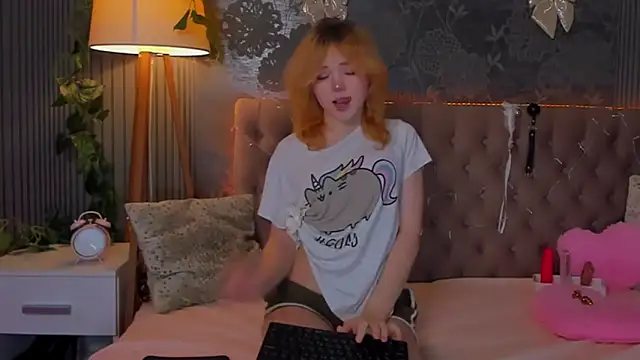 EmilyAngells online show from December 22, 2025, 6:46 am