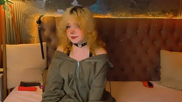 EmilyAngells online show from May 12, 2026, 5:59 am