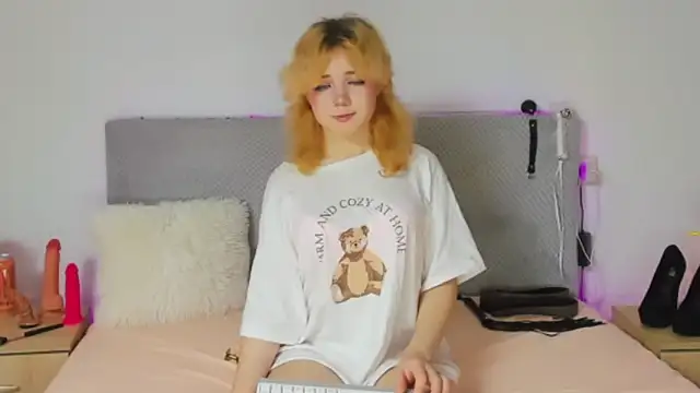 EmilyAngells online show from November 24, 2025, 8:03 am