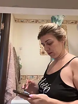 Snapshot of Lusi_Luxary chatting on October 28, 2025, 5:18 am Lusi Luxary online show from October 28, 2025, 5:18 am