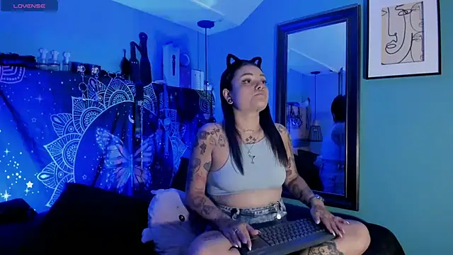 ChloeAllennn online show from May 1, 2026, 5:07 pm