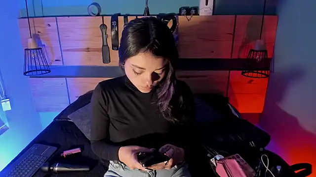 ChloeAllennn online show from December 19, 2025, 11:56 am