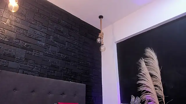 Maite Smith  online show from December 5, 2025, 12:48 pm