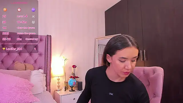 Snapshot of natashaleightt chatting on September 21, 2025, 5:18 pm natashaleightt online show from September 21, 2025, 5:18 pm