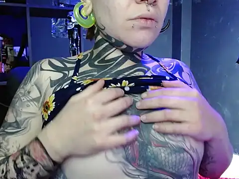 Snapshot of Pandora_9666 chatting on December 4, 2025, 6:07 pm Pandora 9666 online show from December 4, 2025, 6:07 pm