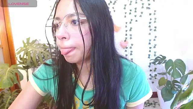Snapshot of hellokitty__valery chatting on May 4, 2026, 1:31 am hellokitty valery online show from May 4, 2026, 1:31 am