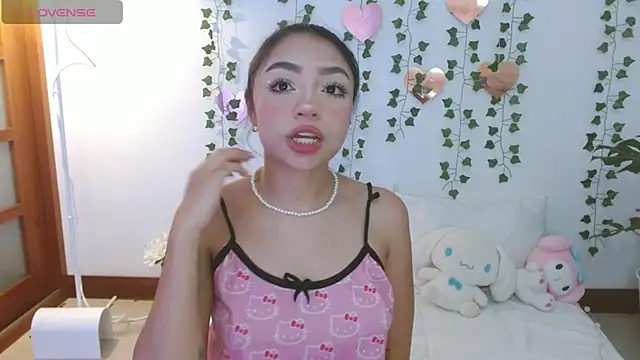 Snapshot of hellokitty__valery chatting on April 3, 2026, 3:35 am hellokitty valery online show from April 3, 2026, 3:35 am