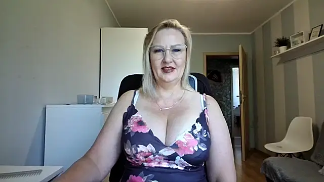 DianaLive online show from June 26, 2026, 6:41 am