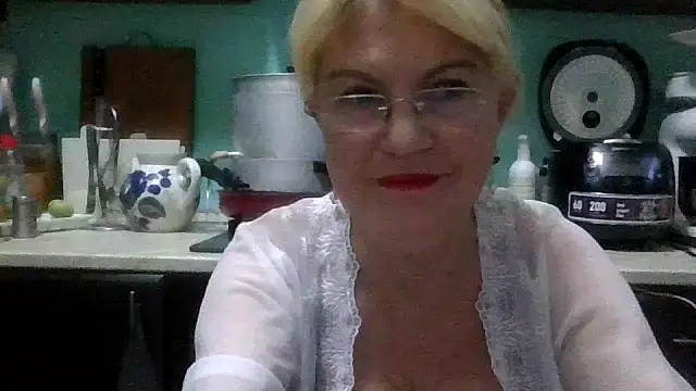 Snapshot of Heidi-Helga chatting on November 11, 2025, 4:18 am Heidi-Helga online show from November 11, 2025, 4:18 am