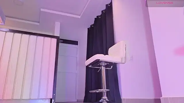 Snapshot of tatiana_10 chatting on March 4, 2026, 4:53 am tatiana 10 online show from March 4, 2026, 4:53 am