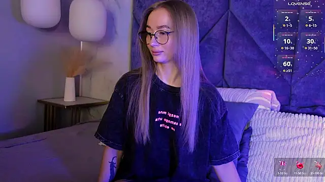 Snapshot of VictoriaLights chatting on February 13, 2026, 6:13 am VictoriaLights online show from February 13, 2026, 6:13 am