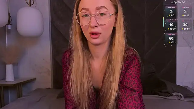 VictoriaLights online show from November 10, 2025, 5:56 am