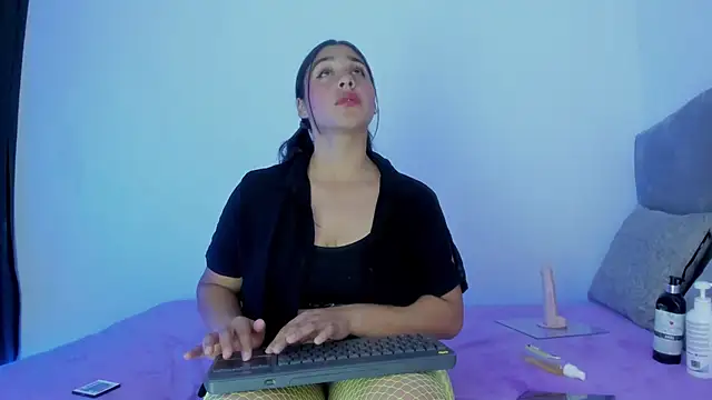 Catalina Bustos online show from September 24, 2025, 3:35 am