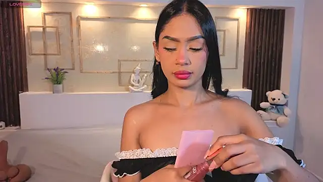 Snapshot of ChloeMoon9 chatting on October 28, 2025, 12:04 pm ChloeMoon9 online show from October 28, 2025, 12:04 pm