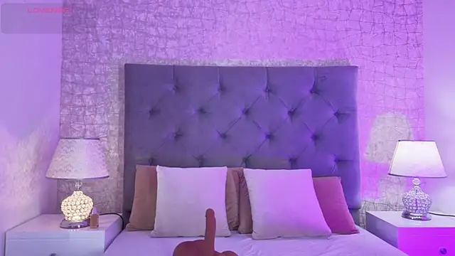 Snapshot of ChloeMoon9 chatting on February 18, 2026, 12:23 pm ChloeMoon9 online show from February 18, 2026, 12:23 pm