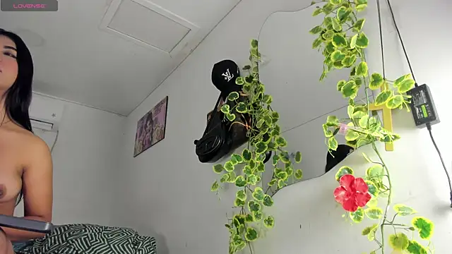 Snapshot of flor_herrera01 chatting on November 6, 2025, 5:22 am flor herrera01 online show from November 6, 2025, 5:22 am