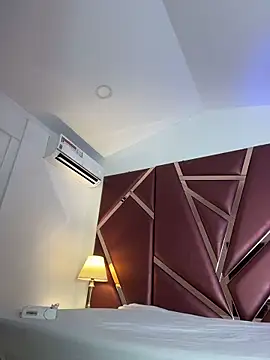 DanielaMedinaa online show from October 18, 2025, 8:00 pm