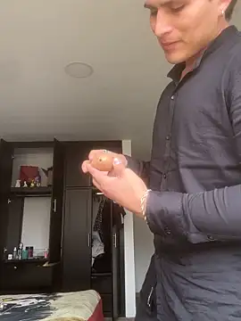 MaxxxSteil online show from November 1, 2025, 4:23 pm