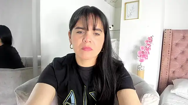 Snapshot of laura_hotties chatting on July 26, 2026, 1:51 pm laura hotties online show from July 26, 2026, 1:51 pm