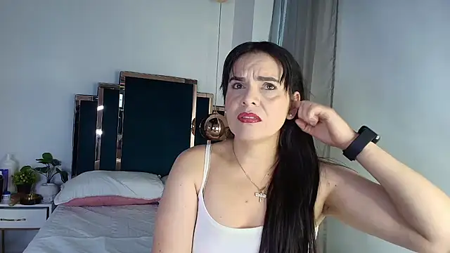 Snapshot of laura_hotties chatting on June 5, 2026, 5:29 pm laura hotties online show from June 5, 2026, 5:29 pm