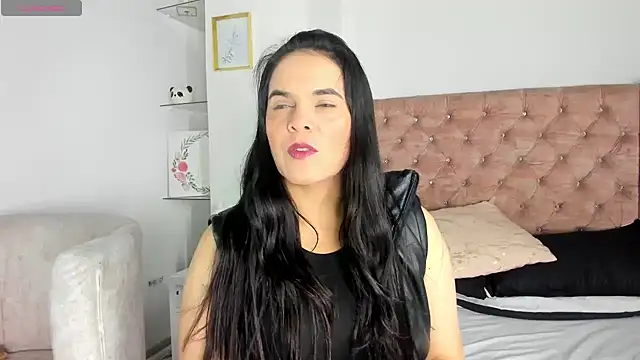 Snapshot of laura_hotties chatting on July 11, 2026, 1:00 pm laura hotties online show from July 11, 2026, 1:00 pm