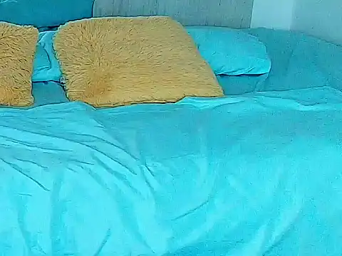 ZaraRousse online show from January 11, 2026, 3:46 am