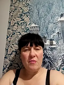 Qweeen00 online show from October 12, 2025, 3:24 pm