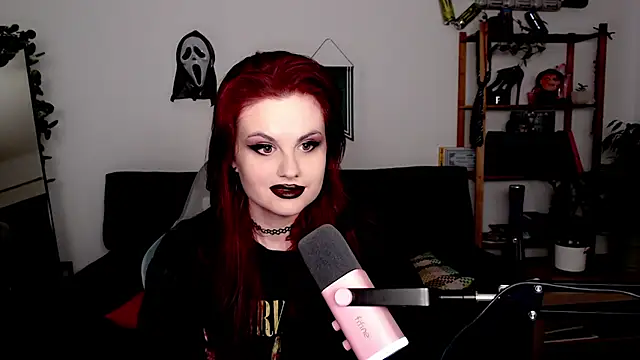 Snapshot of Della_Ideal chatting on November 10, 2025, 6:35 pm Della Ideal online show from November 10, 2025, 6:35 pm