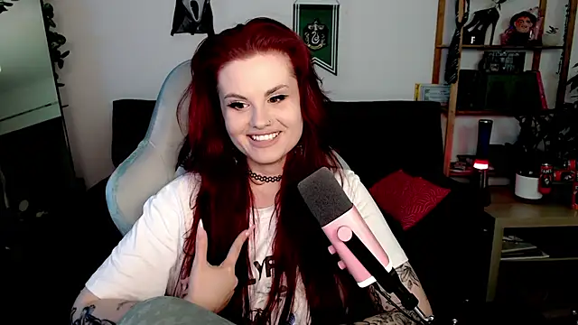 Snapshot of Della_Ideal chatting on November 12, 2025, 5:39 pm Della Ideal online show from November 12, 2025, 5:39 pm