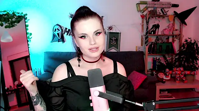 Snapshot of Della_Ideal chatting on October 26, 2025, 5:57 pm Della Ideal online show from October 26, 2025, 5:57 pm