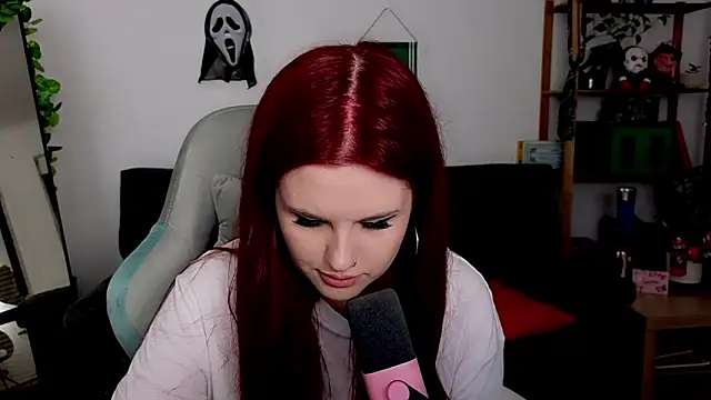 Snapshot of Della_Ideal chatting on November 19, 2025, 5:57 pm Della Ideal online show from November 19, 2025, 5:57 pm