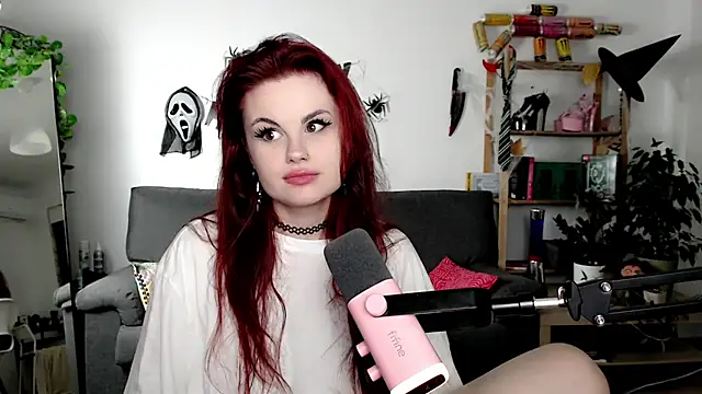 Snapshot of Della_Ideal chatting on October 22, 2025, 5:01 pm Della Ideal online show from October 22, 2025, 5:01 pm