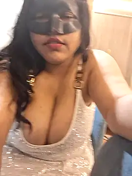 Snapshot of Mazzakiinn chatting on May 24, 2026, 7:47 pm Mazzakiinn online show from May 24, 2026, 7:47 pm