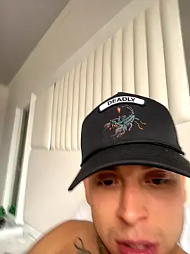 Cristopher1112 online show from November 24, 2025, 12:38 pm