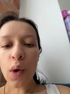 Snapshot of Soy_Sara7 chatting on April 15, 2026, 1:04 pm Soy Sara7 online show from April 15, 2026, 1:04 pm
