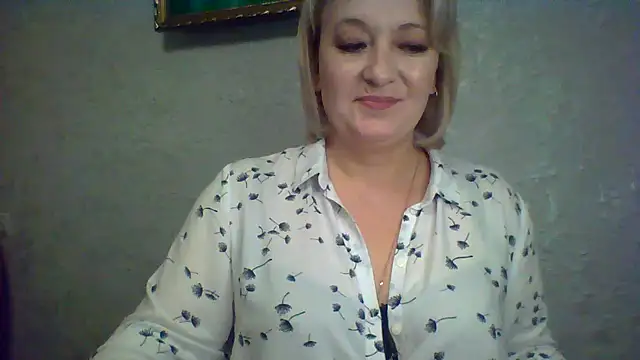Snapshot of ArielXLoveresss chatting on November 4, 2025, 6:17 am ArielXLoveresss online show from November 4, 2025, 6:17 am