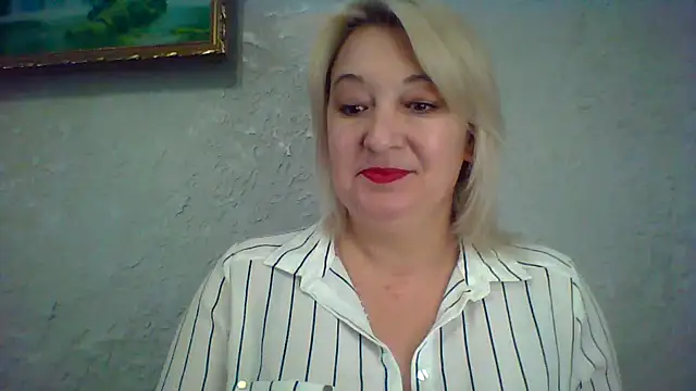 Snapshot of ArielXLoveresss chatting on June 1, 2026, 8:25 am ArielXLoveresss online show from June 1, 2026, 8:25 am